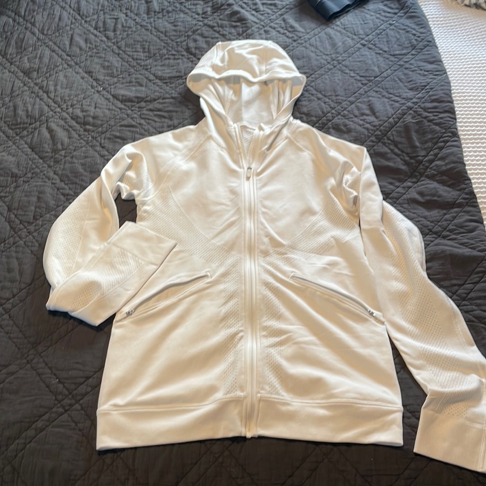 LULULEMON ZIP UP HOODIE